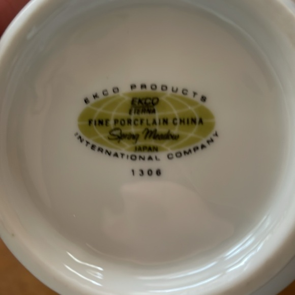 EKCO Porcelain sugar/creamer set. - Picture 3 of 5